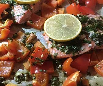 Sartén de salmón y pimiento morrón