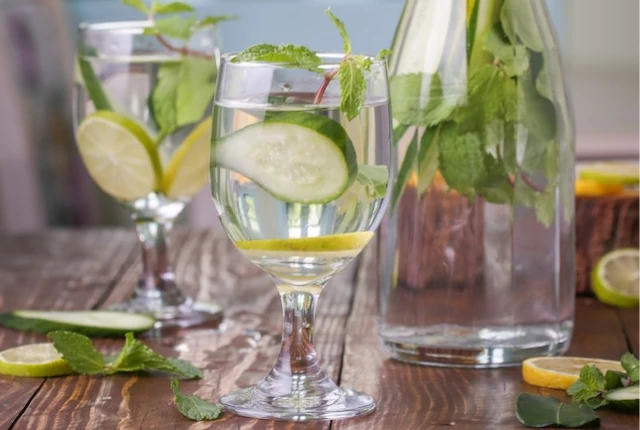 Agua-de-Pepino-y-Limon-Una-Refrescante-Opcion-Saludable Agua de Pepino y Limón: Una Refrescante Opción Saludable